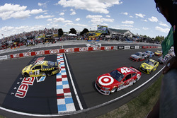 Start: Carl Edwards, Joe Gibbs Racing Toyota leads