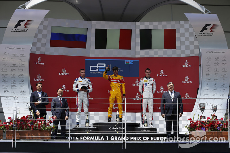 Podio: Il vincitore della gara Antonio Giovinazzi, PREMA Racing, il secondo classificato Sergey Siro