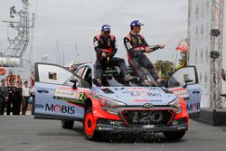 Ganadores Thierry Neuville, Nicolas Gilsoul, Hyundai i20 WRC, Hyundai Motorsport