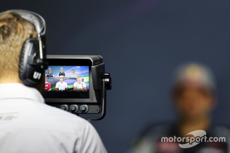 Carlos Sainz Jr., Scuderia Toro Rosso; Nico Hulkenberg, Sahara Force India F1; Rio Haryanto, Manor Racing; Sebastian Vettel, Ferrari; Fernando Alonso, McLaren; Valtteri Bottas, Williams