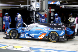 #36 Signatech Alpine A460: Gustavo Menezes, Nicolas Lapierre, Stéphane Richelmi