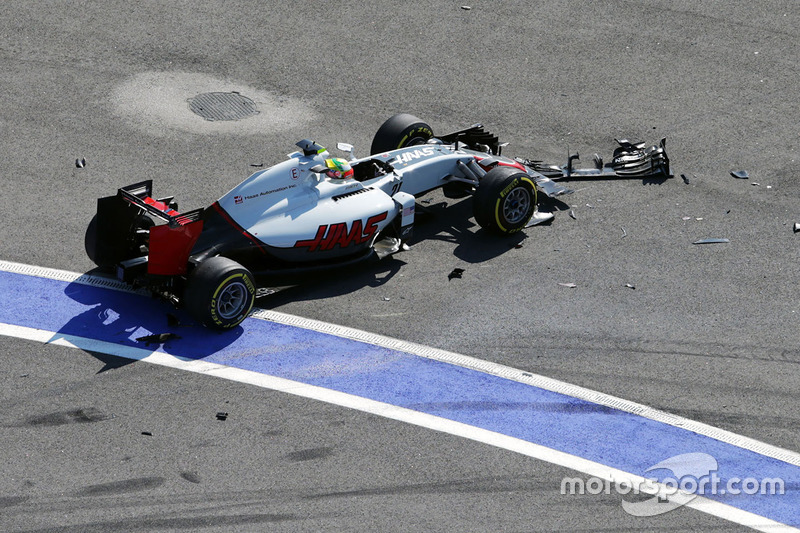 Esteban Gutiérrez, Haas F1 Team VF-16 choca en la arrancada