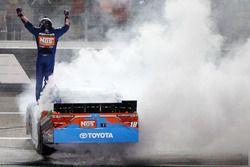 Ganador de la carrera Kyle Busch, Joe Gibbs Racing Toyota