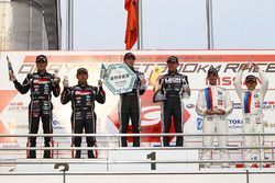 Podium GT300: winners Haruki Kurosawa, Naoya Gamou, second place Nobuteru Taniguchi, Tatsuya Kataoka, third place Jorg Muller, Seiji Ara