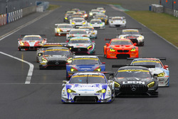 GT300クラスのスタートシーン