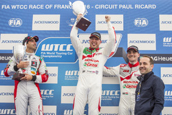Podium; second place Mehdi Bennani, Sébastien Loeb Racing, Citroën C-Elysée WTCC; first place Rob Huff, Honda Racing Team JAS, Honda Civic WTCC; third place Norbert Michelisz, Honda Racing Team JAS, Honda Civic WTCC