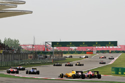 Kevin Magnussen, Renault Sport F1 Team RS16 and Max Verstappen, Scuderia Toro Rosso STR11