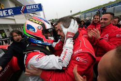 Race winner José María López, Citroën World Touring Car Team, Citroën C-Elysée WTCC    