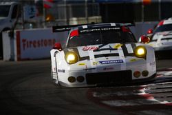 #912 Porsche Team North America Porsche 911 RSR: Earl Bamber, Frédéric Makowiecki