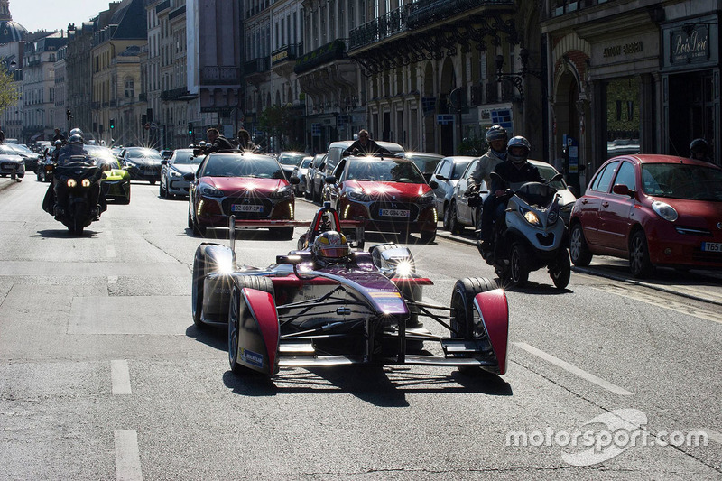 Jean-Eric Vergne en las calles de París