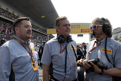 Paul Hembery, Pirelli-Sportchef, Mario Isola, Pirelli-Sportmanager, und Massimiliano Damiani, Pirelli-Chefingenieur