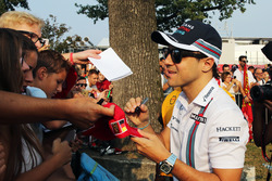 Felipe Massa, Williams, schreibt Autogramme
