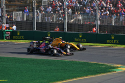 Jolyon Palmer, Renault Sport F1 Team RS16 and Carlos Sainz Jr., Scuderia Toro Rosso STR11