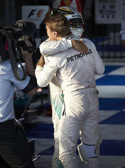 Переможець - Ніко Росберг, Mercedes AMG F1 Team, друге місце - Льюіс Хемілтон, Mercedes AMG F1 Team,