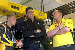 Kevin Magnussen, Renault Sport F1 Team, Esteban Ocon, Third Driver, Renault Sport F1 Team and Frederic Vasseur, Renault Sport F1 Team, Racing Director