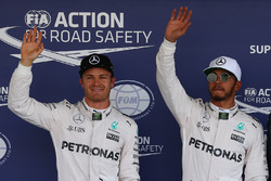 Le poleman Lewis Hamilton, Mercedes AMG F1, le deuxième, Nico Rosberg, Mercedes AMG F1