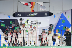Podium: race winners #1 Porsche Team Porsche 919 Hybrid: Timo Bernhard, Mark Webber, Brendon Hartley, second place #6 Toyota Racing Toyota TS050 Hybrid: Stéphane Sarrazin, Mike Conway, Kamui Kobayashi, third place #5 Toyota Racing Toyota TS050 Hybrid: Anthony Davidson, Sébastien Buemi, Kazuki Nakajima