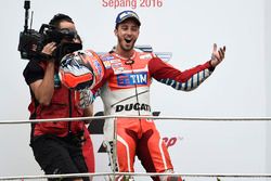 Podium: le vainqueur Andrea Dovizioso, Ducati Team