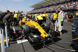 Kevin Magnussen, Renault Sport F1 Team R.S.16 sur la grille