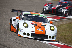 #86 Gulf Racing Porsche 911 RSR: Michael Wainwright, Adam Carroll, Ben Barker