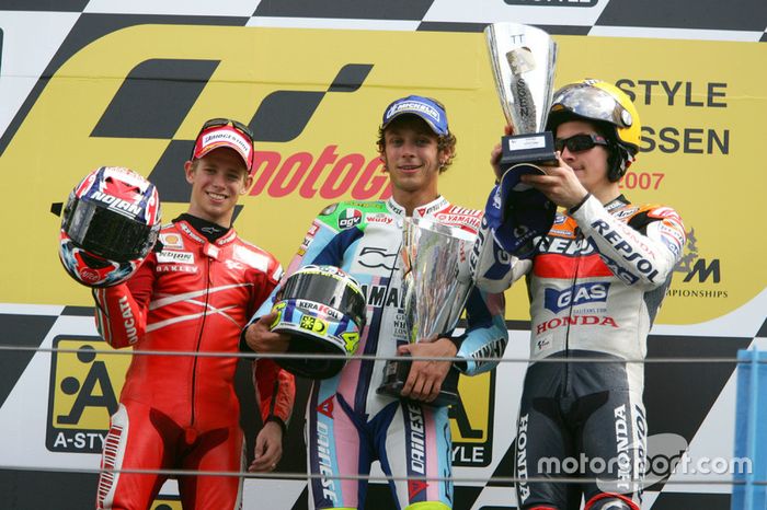 Podio: 1º Valentino Rossi, 2º Casey Stoner, 3º Nicky Hayden