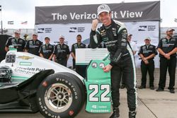 Le poleman Simon Pagenaud, Team Penske Chevrolet