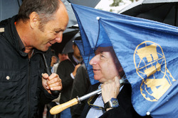 Gerhard Berger, met Jean Todt, FIA President op de grid