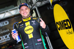 Felipe Fraga comemora pole