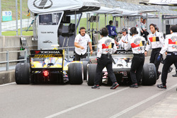 小林可夢偉(SUNOCO Team LeMans)と山本尚貴(TEAM 無限)