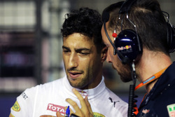Daniel Ricciardo, Red Bull Racing with Simon Rennie, Red Bull Racing Race Engineer on the grid