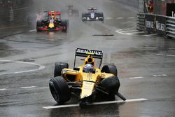 Jolyon Palmer, Renault Sport F1 Team RS16 va a sbattere durante la gara