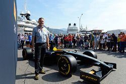 Mario Isola, Pirelli-Sportchef, und das Pirelli-Auto