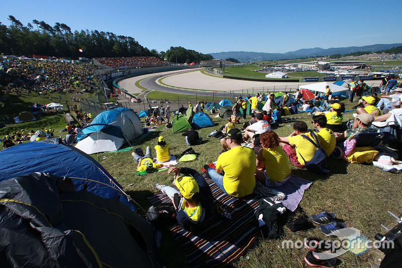 Des fans de Valentino Rossi, Yamaha Factory Racing