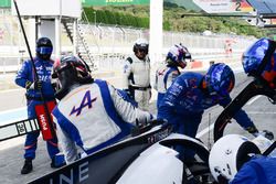 #36 Signatech Alpine A460: Gustavo Menezes, Nicolas Lapierre, Stéphane Richelmi