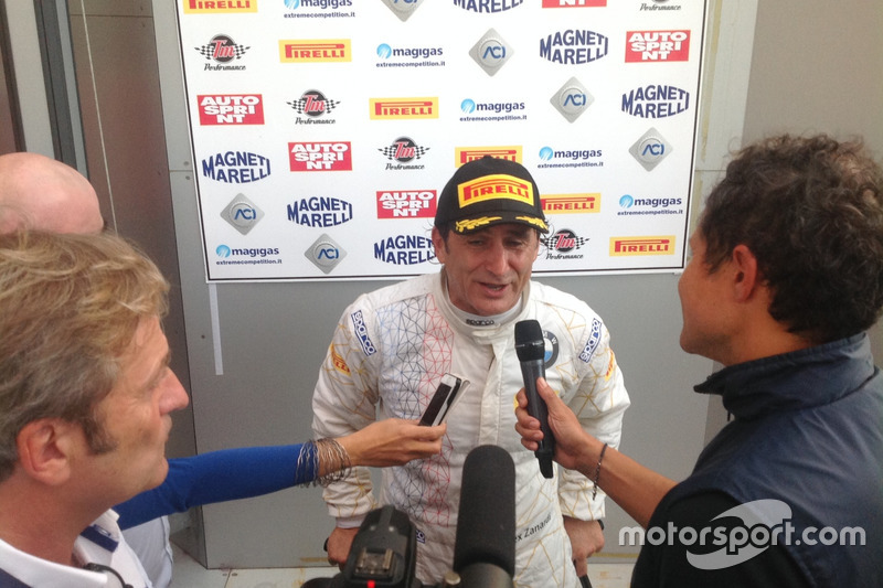 Alex Zanardi, BMW Team Italia, con i giornalisti