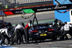 Пит-стоп: Даниэль Хункаделья, Mercedes-AMG Team HWA, Mercedes-AMG C63 DTM.