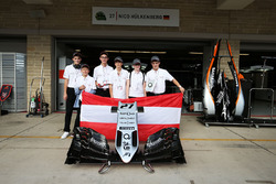 De winnaars van F1 in Schools Outstanding Sportsmanship Award - Oostenrijkse deelnemer Airy Eagles,
