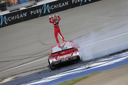 Race winner Kyle Larson, Chip Ganassi Racing Chevrolet