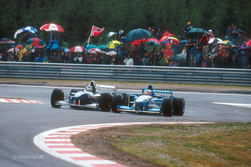 Spa-Francorchamps, Belgium, 25-27 August 1995, RD11. Damon Hill, Williams FW17-Renault, battles with Michael Schumacher, Benetton B195 Renault.