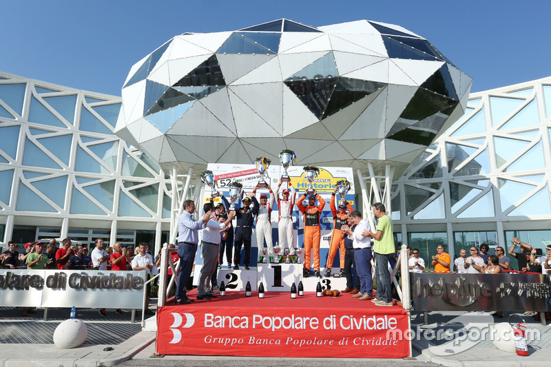 Podio: Giandomenico Basso, Lorenzo Granai (Ford Fiesta R5 #3, BRC), Paolo Andreucci, Anna Andreussi (Peugeot 208 T16 R5 #1, Peugeot Sport Italia), Simone Campedelli, Danilo Fappani (Ford Fiesta GPL R5 #4, Orange1 Racing)