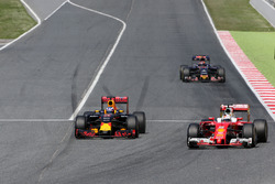 Daniel Ricciardo, Red Bull Racing and Sebastian Vettel, Scuderia Ferrari