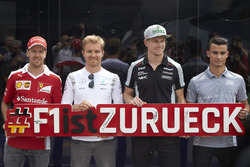 (Ki ke Ka):Sebastian Vettel, Ferrari; Nico Rosberg, Mercedes AMG F1; Nico Hulkenberg, Sahara Force I