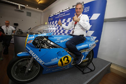Franco Uncini avec sa Suzuki, vainqueur du championnat du monde 500cc 1982