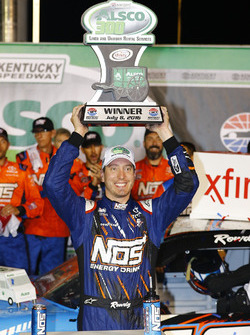 Race winner Kyle Busch, Joe Gibbs Racing Toyota