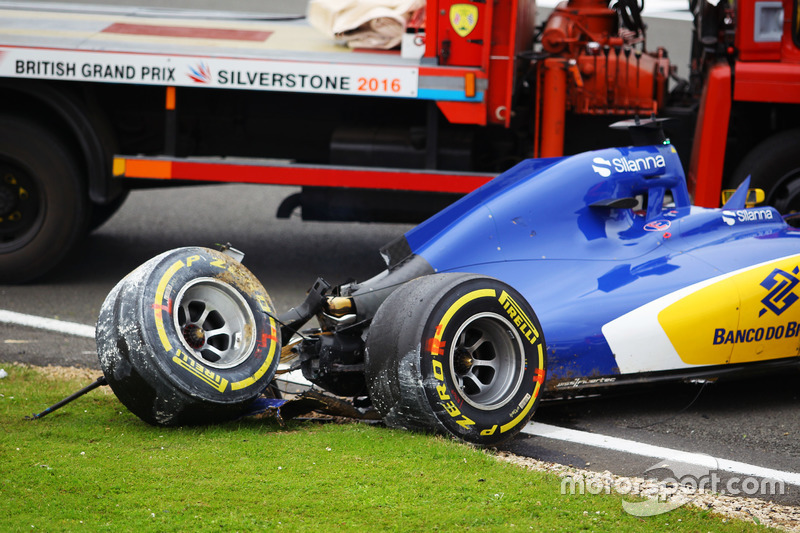 Marcus Ericsson, Sauber C35 crashed in the third practice session