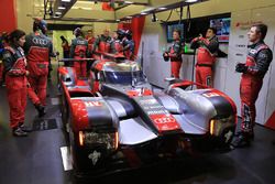 #7 Audi Sport Team Joest Audi R18 and race engineer Leena Gade