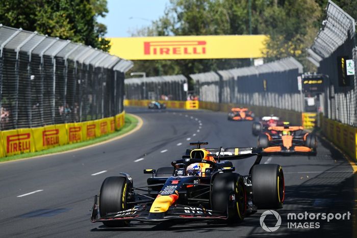 Max Verstappen, Red Bull Racing RB20, Lando Norris, McLaren MCL38, Carlos Sainz, Ferrari SF-24