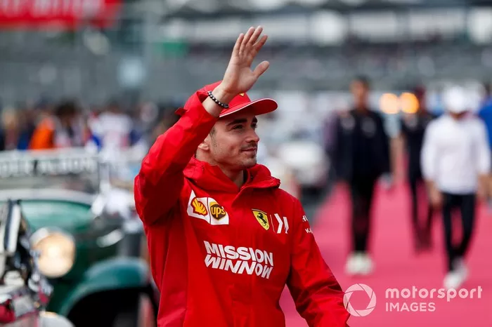 Charles Leclerc, Ferrari, durante la drivers parade