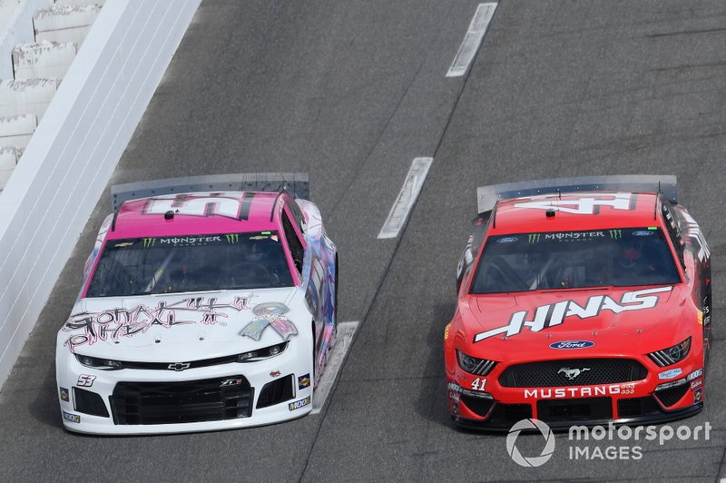 Daniel Suarez, Stewart-Haas Racing, Ford Mustang Haas Automation, J.J. Yeley, Rick Ware Racing, Chevrolet Camaro GOTTA KILL IT TO HEAL IT
