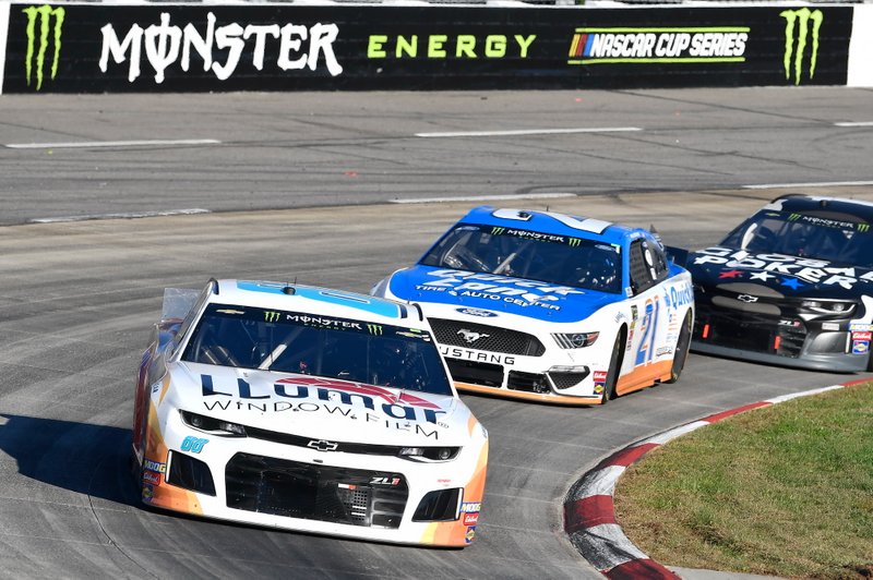 Alex Bowman, Hendrick Motorsports, Chevrolet Camaro LLumar, Paul Menard, Wood Brothers Racing, Ford Mustang Quick Lane Tire & Auto Center